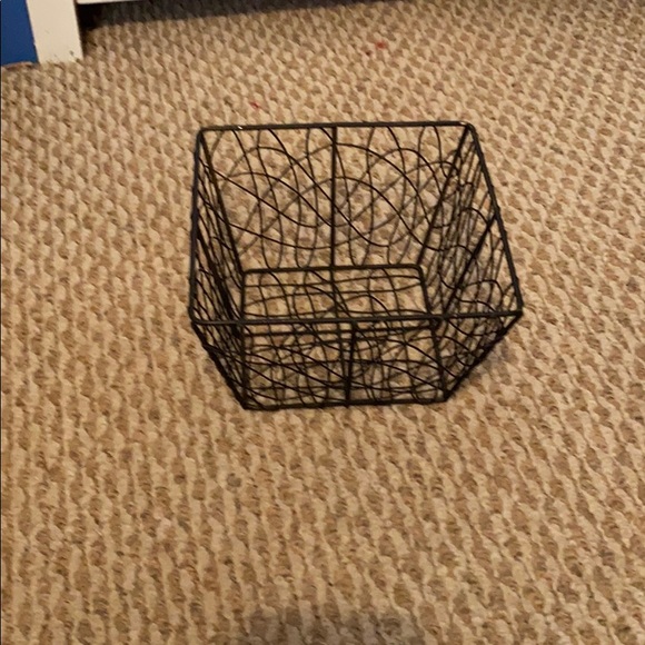 Black basket - Picture 1 of 5